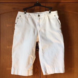 Nine West size 12 Ladies walking shorts